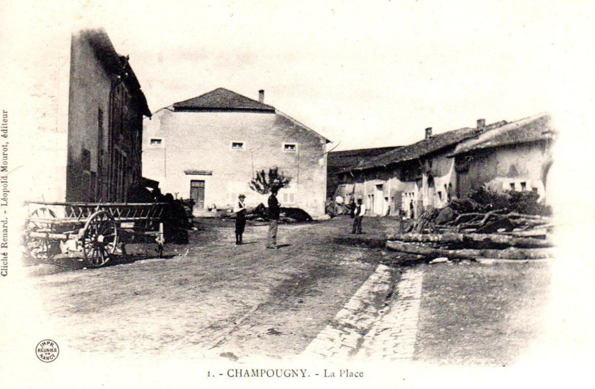 Champougny la place
