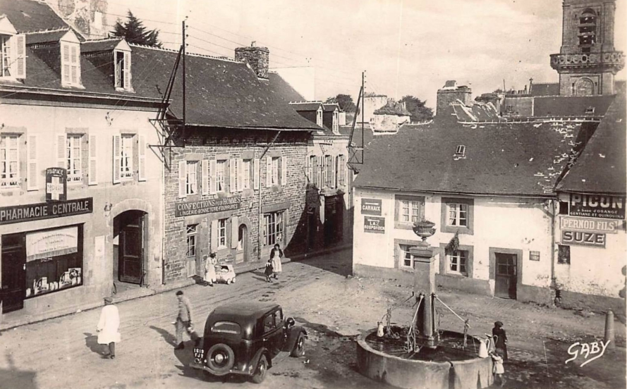 Châteauneuf-du-Faou place de la pompe