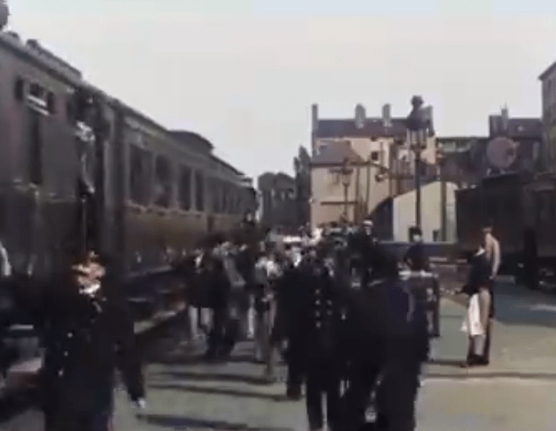 Archive vidéo de Londres 1896 colorisée Train - Archiveenligne.fr