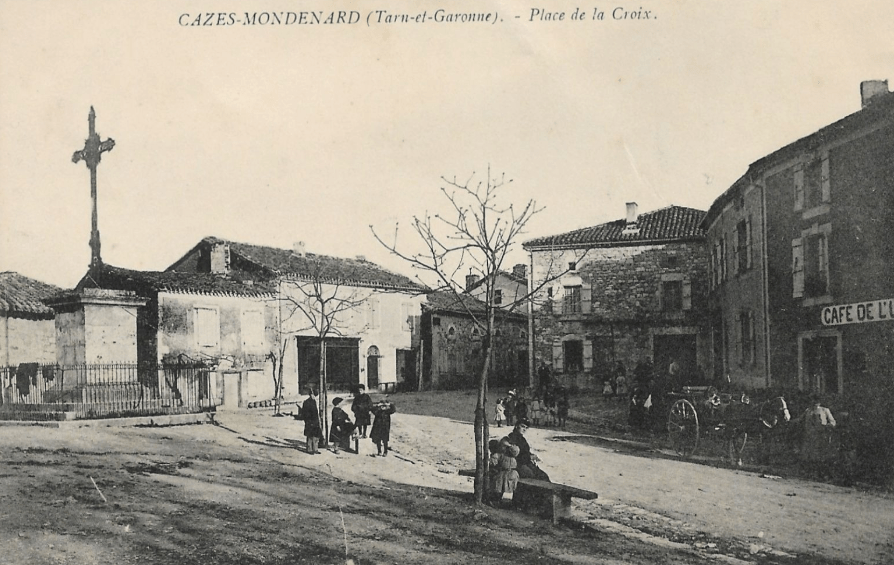 Cazes-Mondenard place de la croix