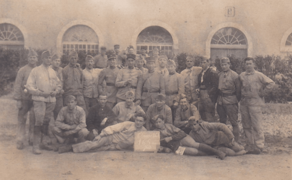 Groupe soldats du 165e régiment d'infanterie classe26.1