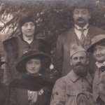 Soldat du 409e régiment en famille