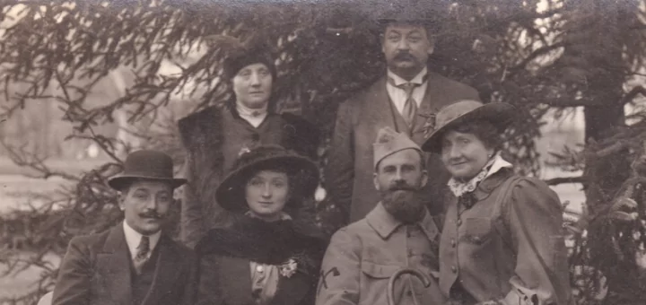 Soldat du 409e régiment en famille