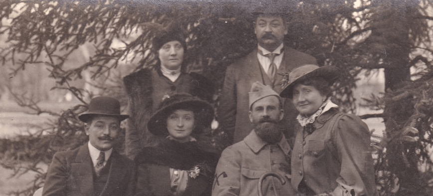 Soldat du 409e régiment en famille