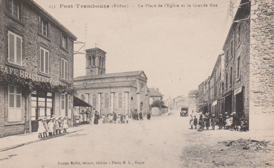 Pont-Trambouze place église