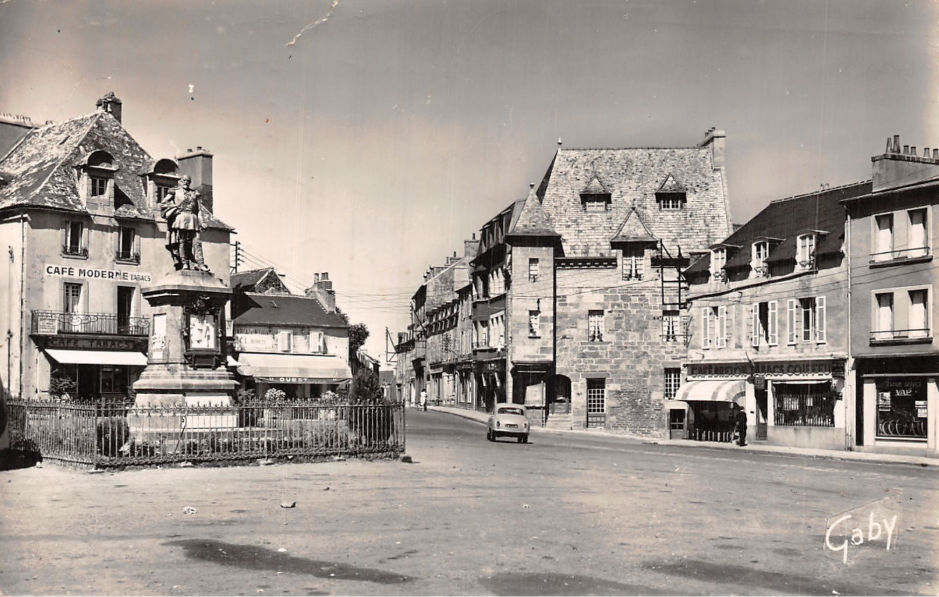 Lesneven place du général Le Flo