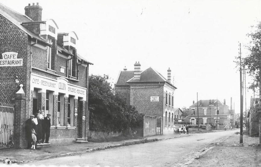 Esmery-Hallon la rue de la poste