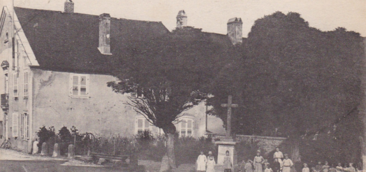 Montmirey-la-ville place de l'école