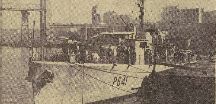 Escorteur côtier Le Fougueux à Brest 1955